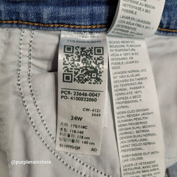 Levi's Classic Bermuda Shorts 24 W High Rise Tummy Control Medium Light Wash - Picture 7 of 13